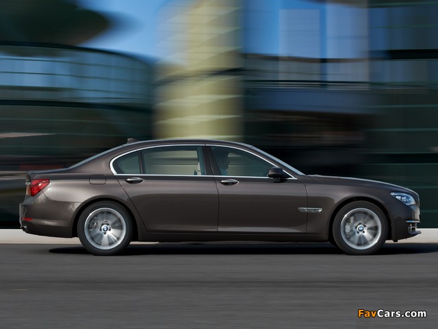 Images of BMW 750Li (F02) 2012 (640 x 480)