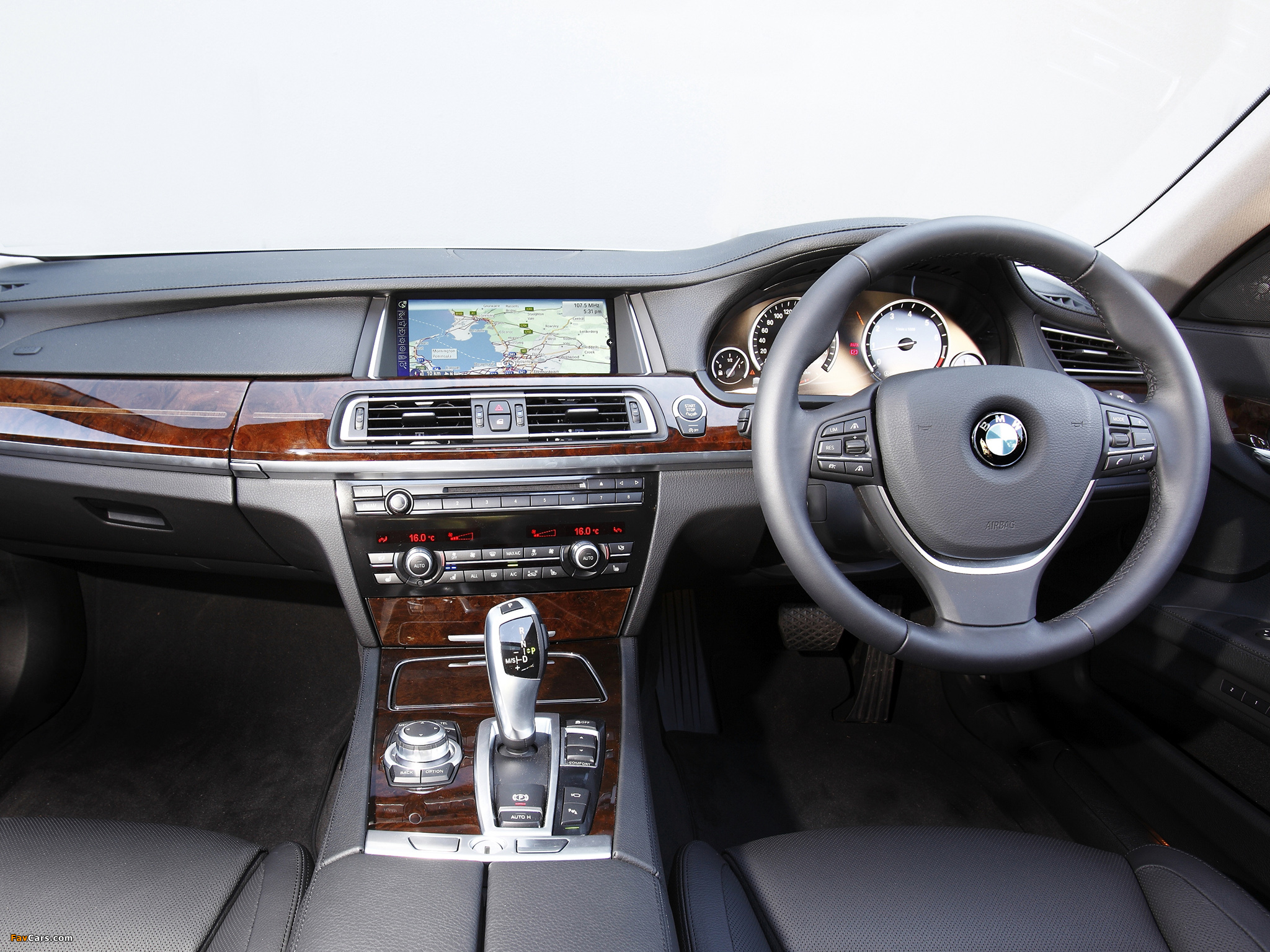 Images of BMW 750i AU-spec (F01) 2012 (2048 x 1536)