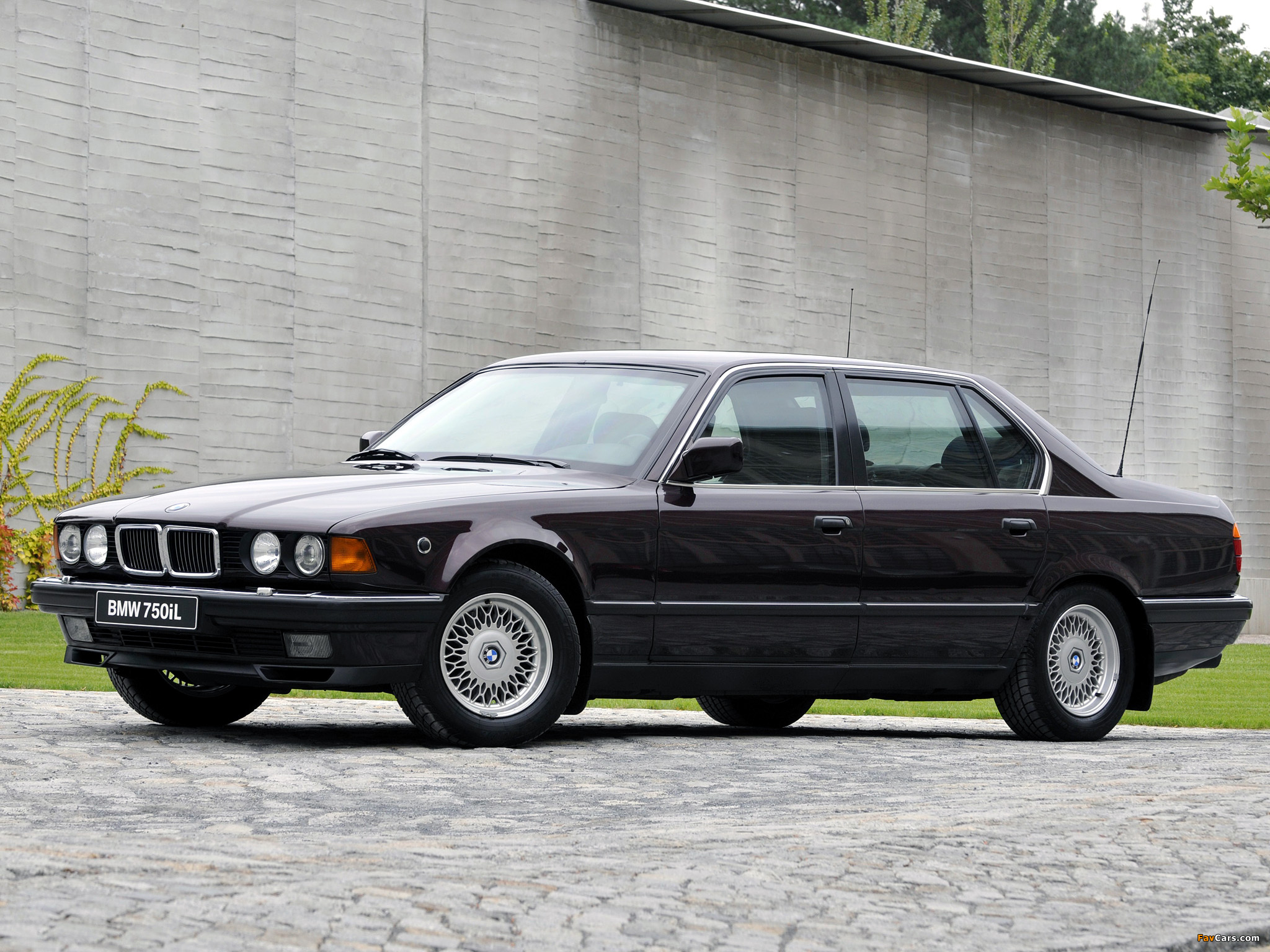 Photos of BMW 750iL Security (E32) 1987–94 (2048 x 1536)