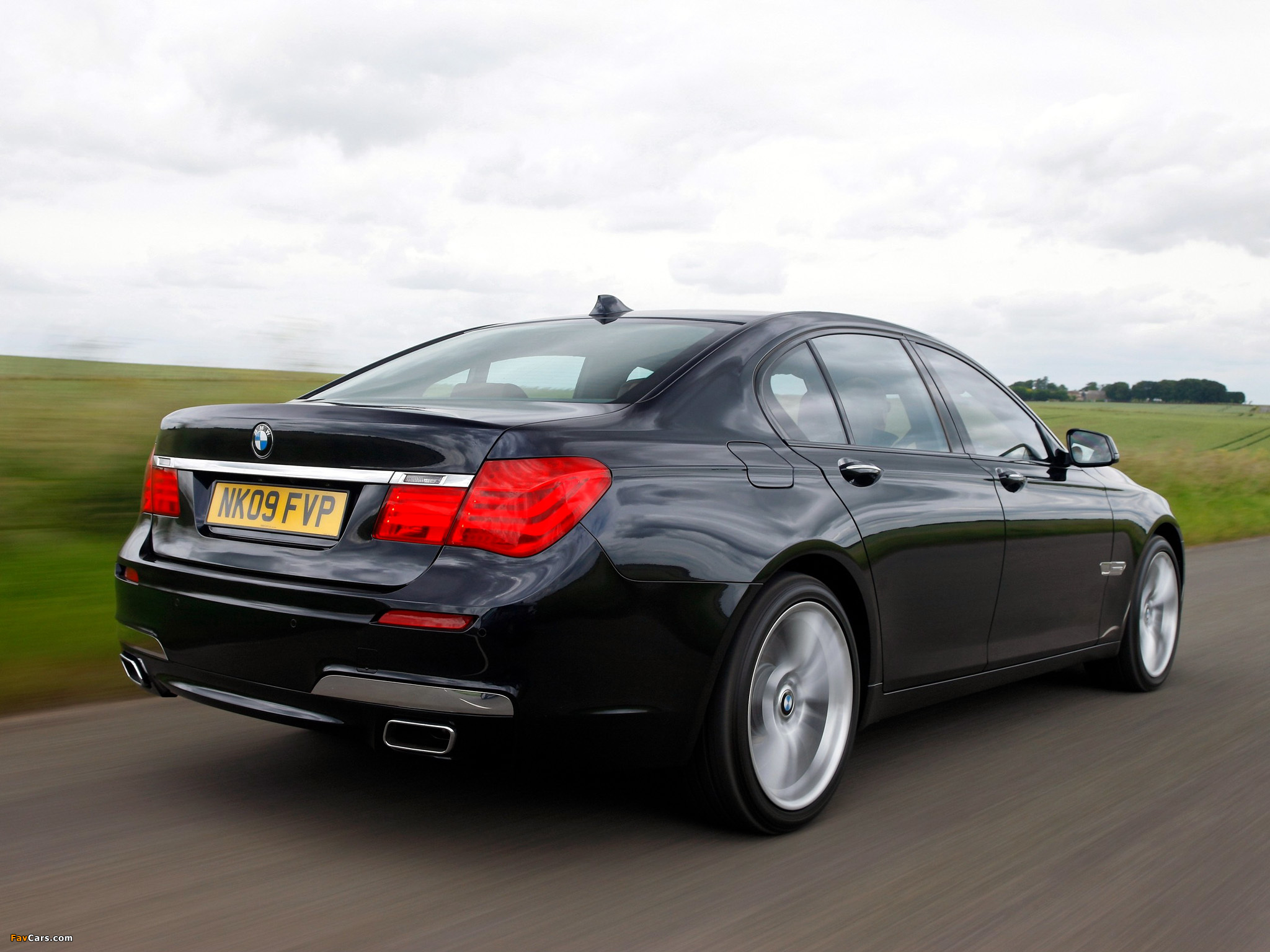 Photos of BMW 740d M Sports Package UK-spec (F01) 2009 (2048 x 1536)