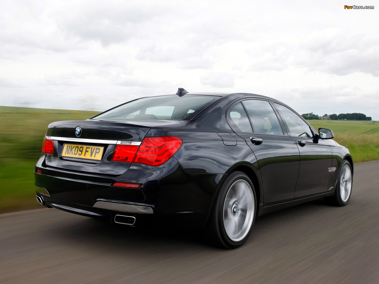 Photos of BMW 740d M Sports Package UK-spec (F01) 2009 (1280 x 960)