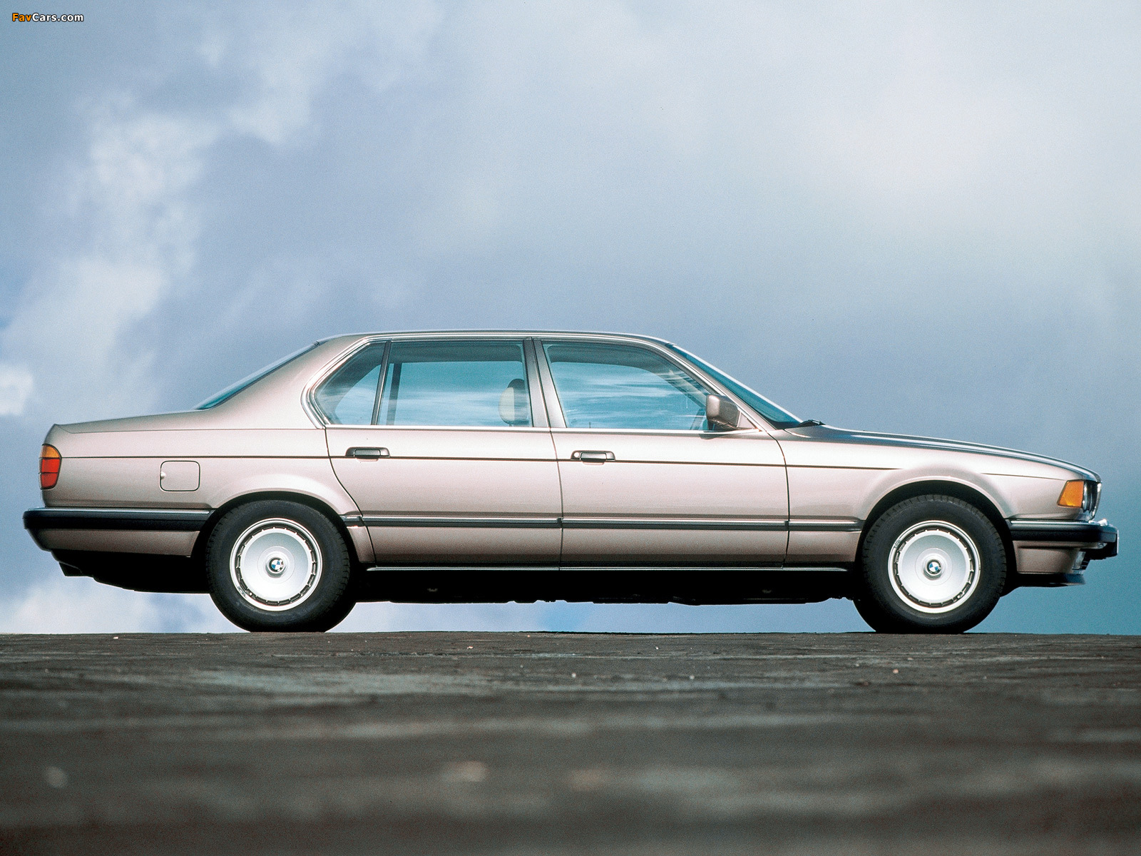 Photos of BMW 750iL (E32) 1987–94 (1600 x 1200)