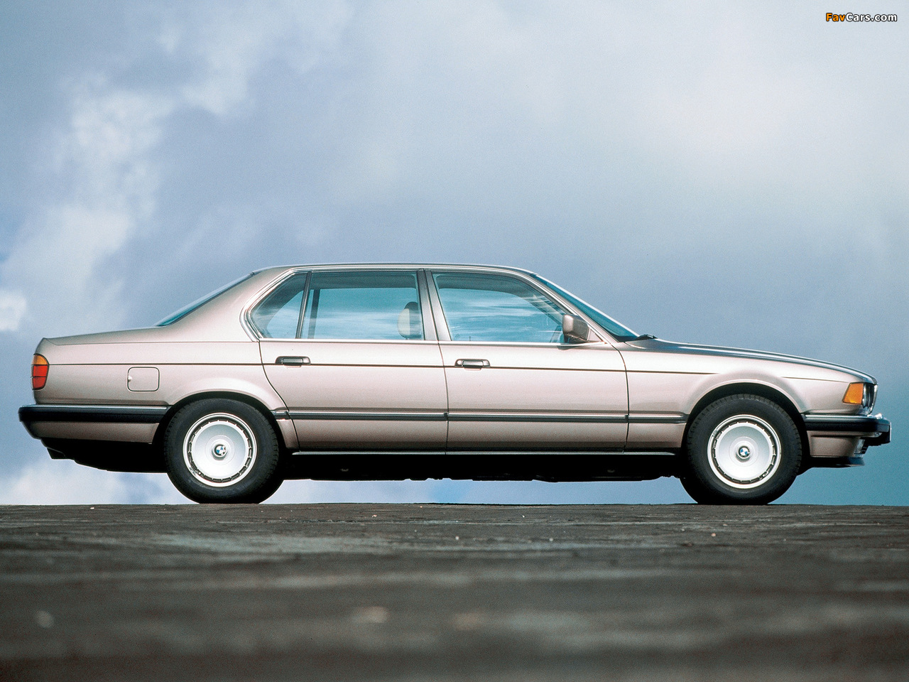 Photos of BMW 750iL (E32) 1987–94 (1280 x 960)