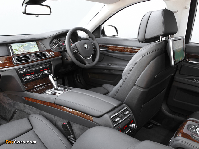 Pictures of BMW 750i AU-spec (F01) 2012 (640 x 480)