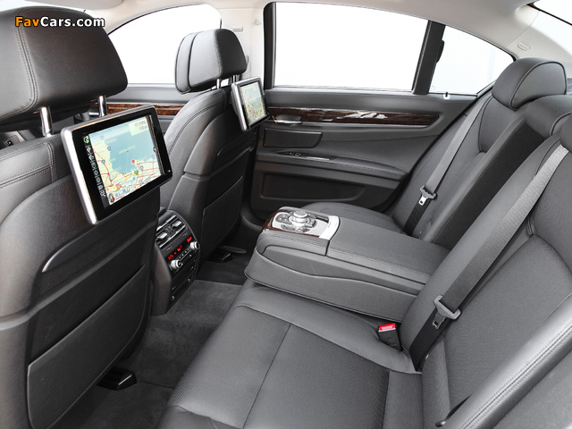 Pictures of BMW 750i AU-spec (F01) 2012 (640 x 480)