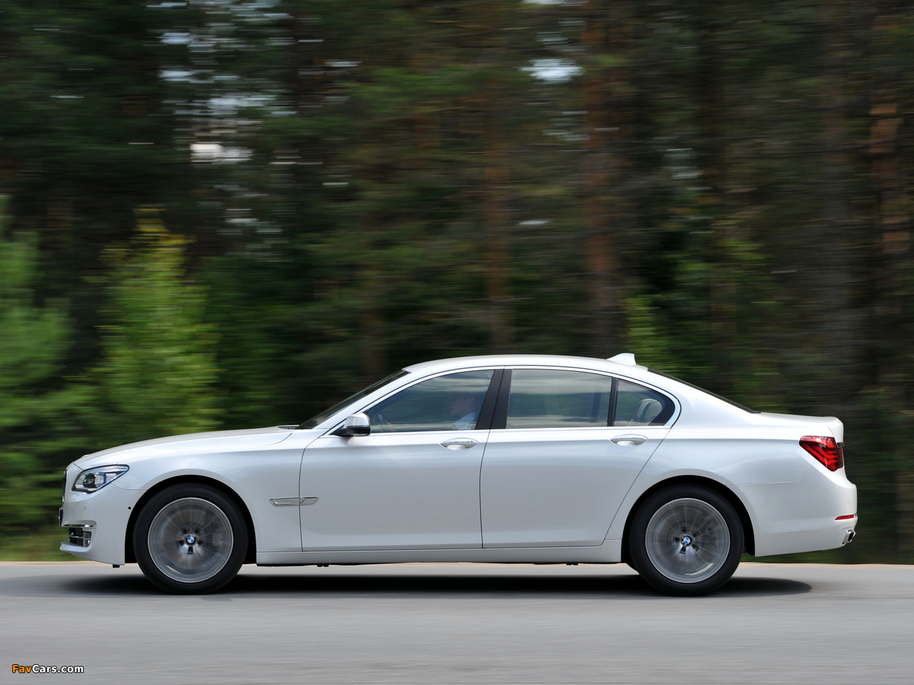 Pictures of BMW 750i (F01) 2012 (1280 x 960)