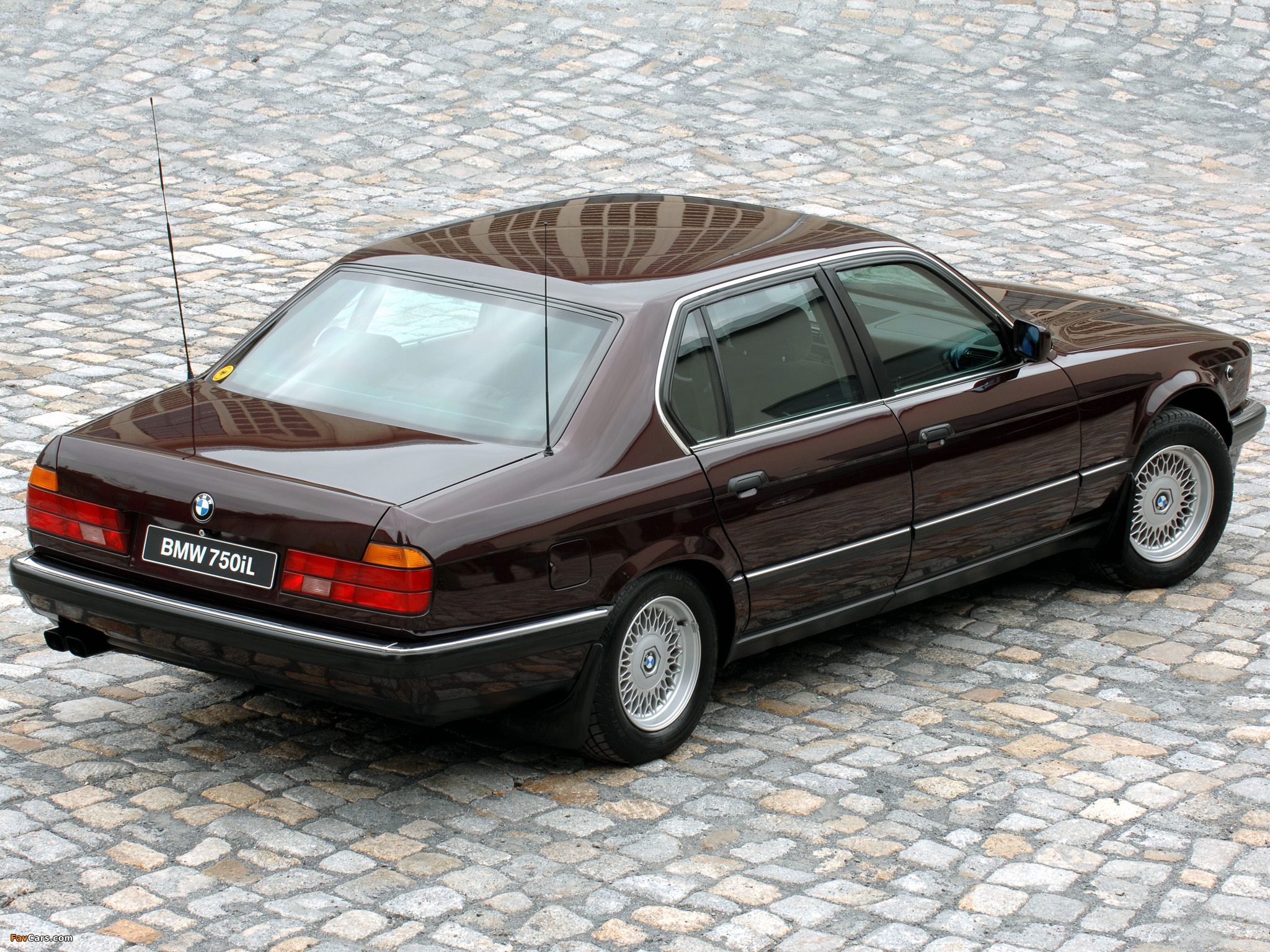 BMW 750iL Security (E32) 1987–94 wallpapers (2048 x 1536)
