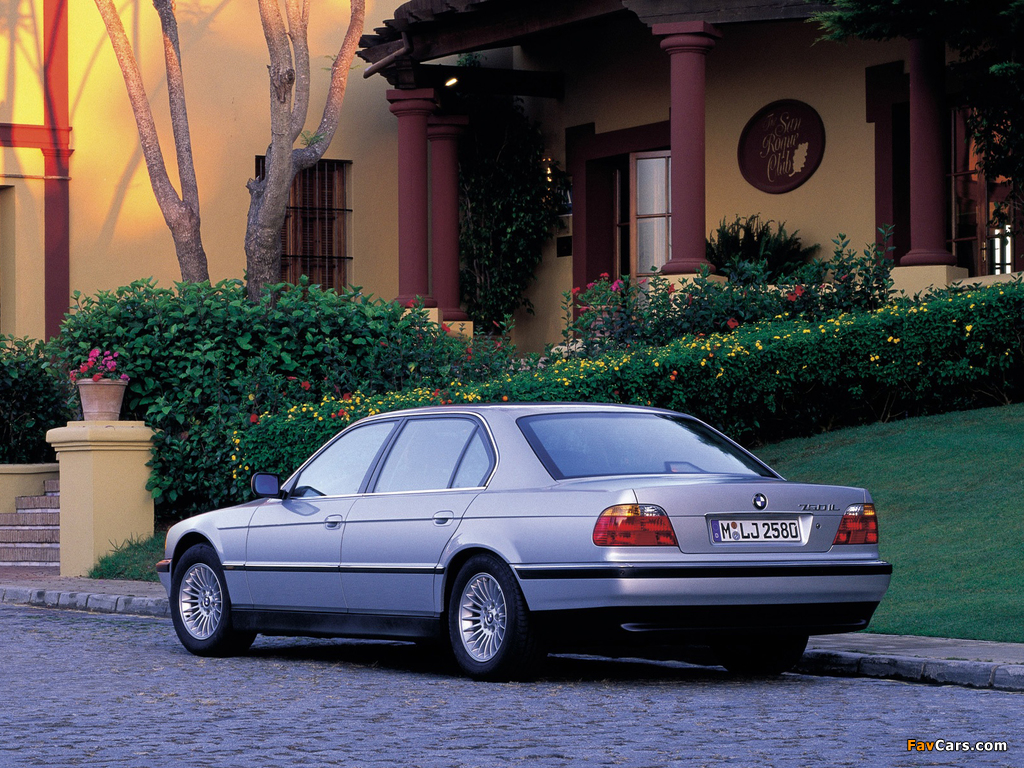 BMW 750iL (E38) 1998–2001 wallpapers (1024 x 768)