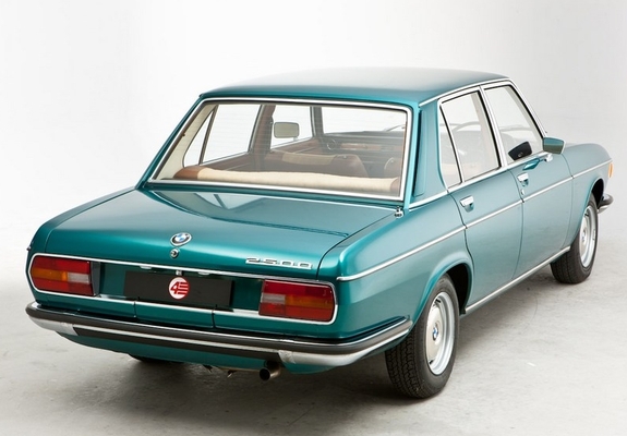 Photos of BMW 2500 UK-spec (E3) 1968–77