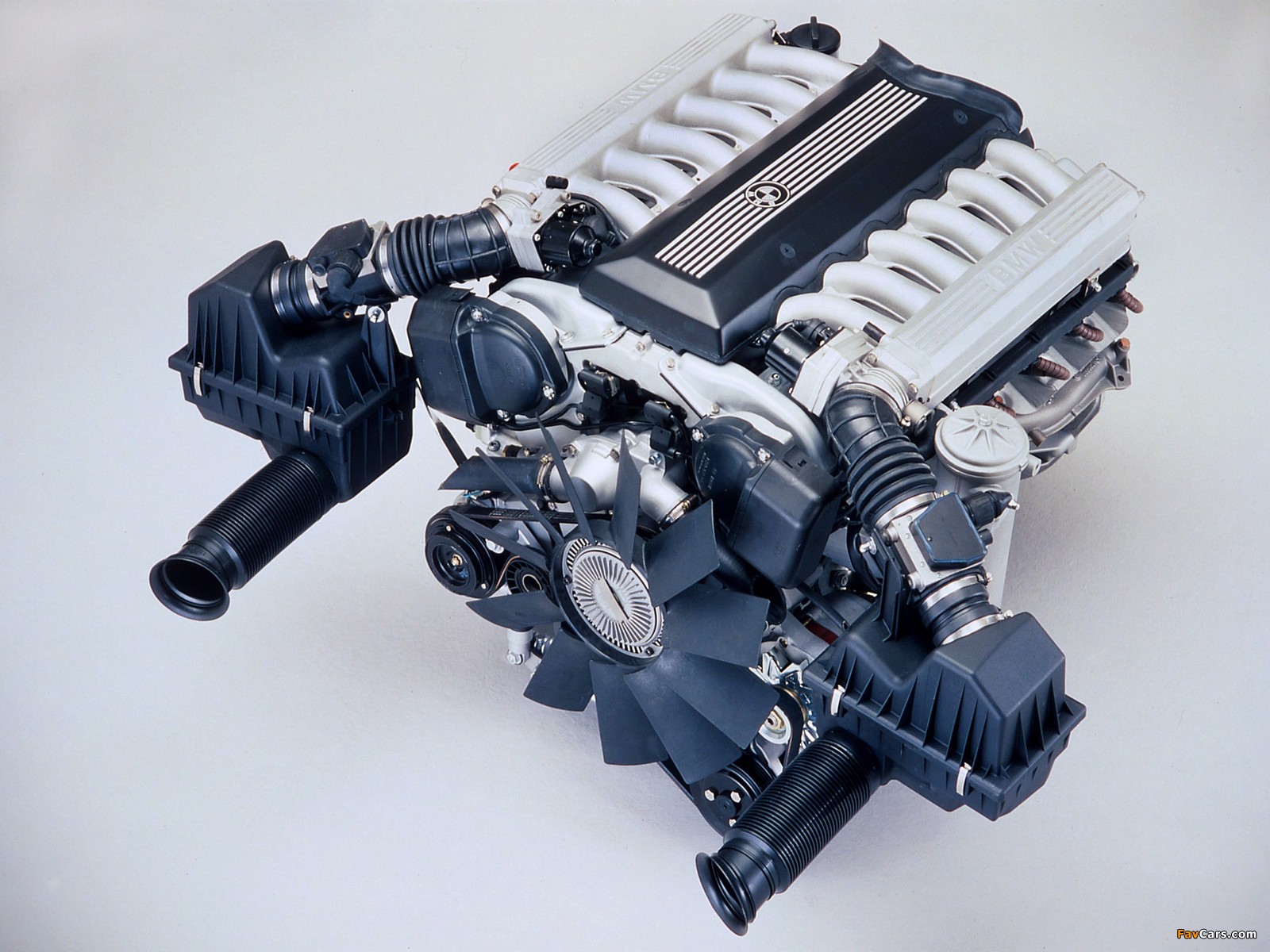 Pictures of Engines BMW M70 B50 (1600 x 1200)