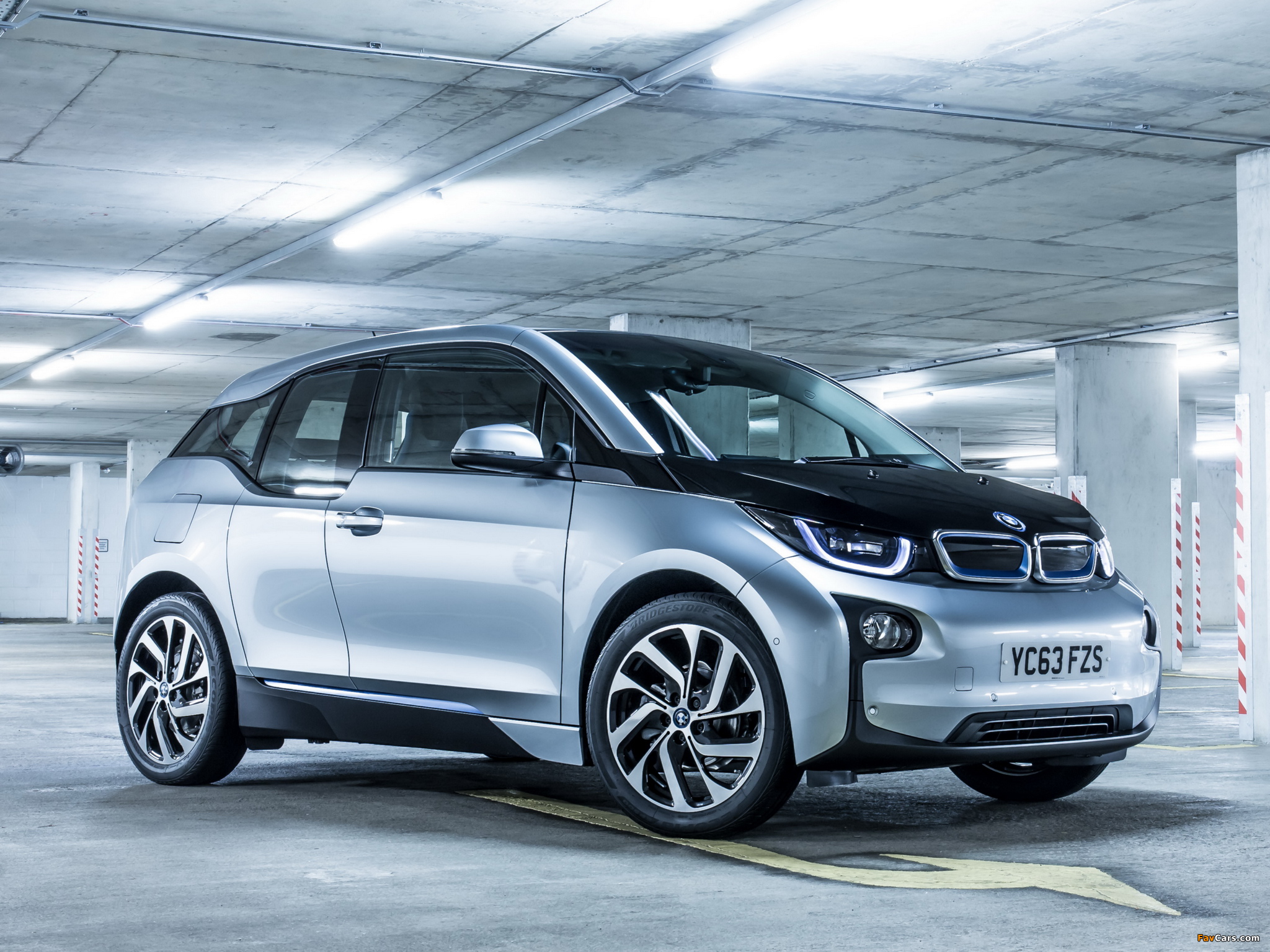 BMW i3 UK-spec 2013 wallpapers (2048 x 1536)