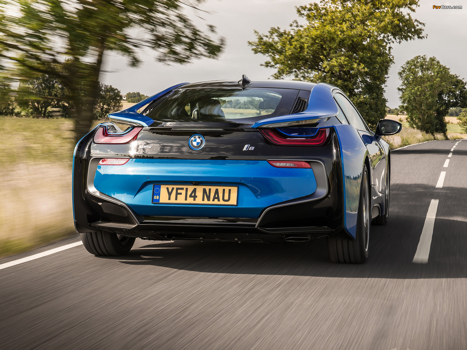 Pictures of BMW i8 UK-spec 2014 (1600 x 1200)