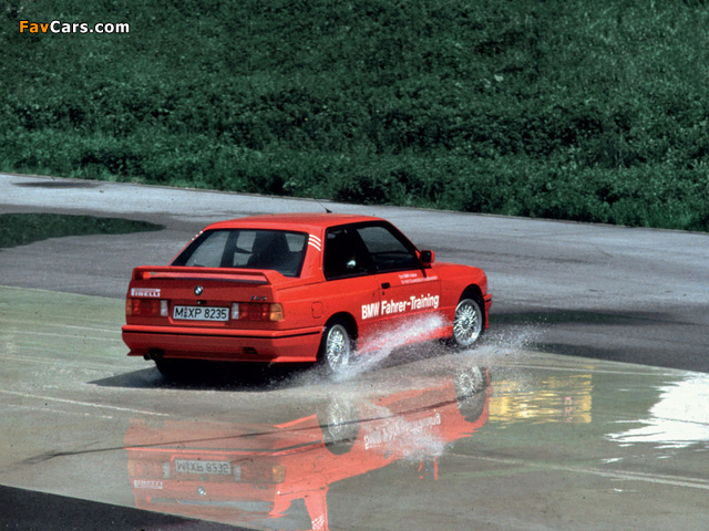 BMW M3 Coupe (E30) 1986–90 wallpapers (640 x 480)