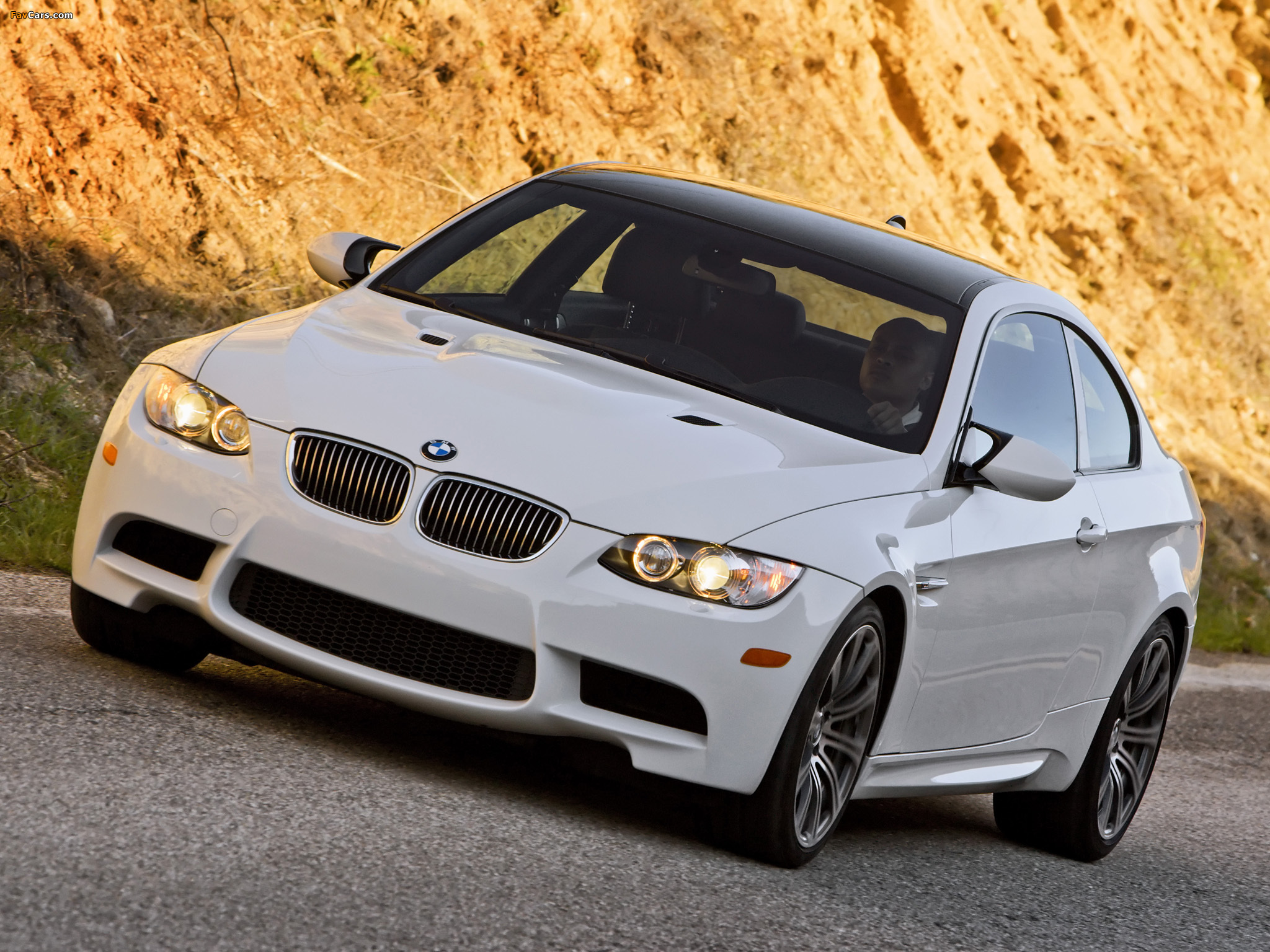 BMW M3 Coupe US-spec (E92) 2007–10 pictures (2048 x 1536)