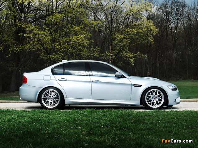 IND BMW M3 Sedan (E90) 2009–10 photos (640 x 480)