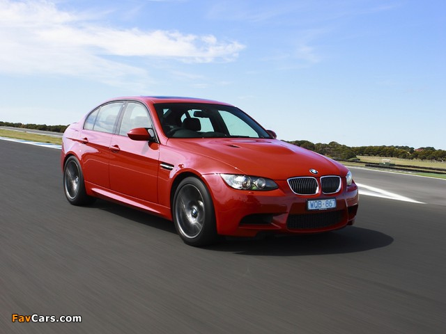 BMW M3 Sedan AU-spec (E90) 2010–11 images (640 x 480)