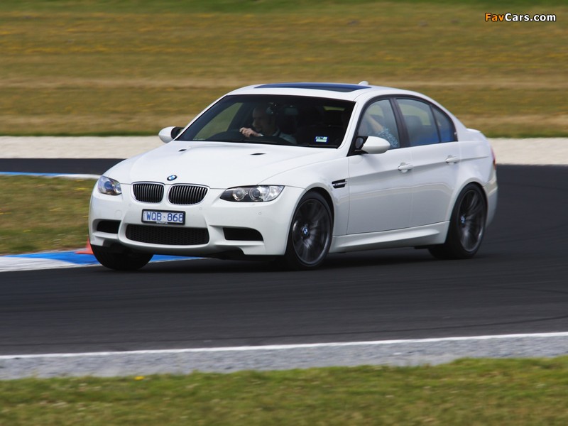 BMW M3 Sedan AU-spec (E90) 2010–11 images (800 x 600)