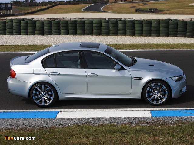 BMW M3 Sedan AU-spec (E90) 2010–11 images (640 x 480)