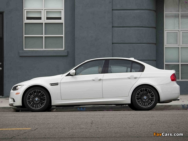 BMW M3 Sedan US-spec (E90) 2010–11 photos (640 x 480)