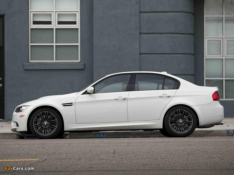 BMW M3 Sedan US-spec (E90) 2010–11 photos (800 x 600)