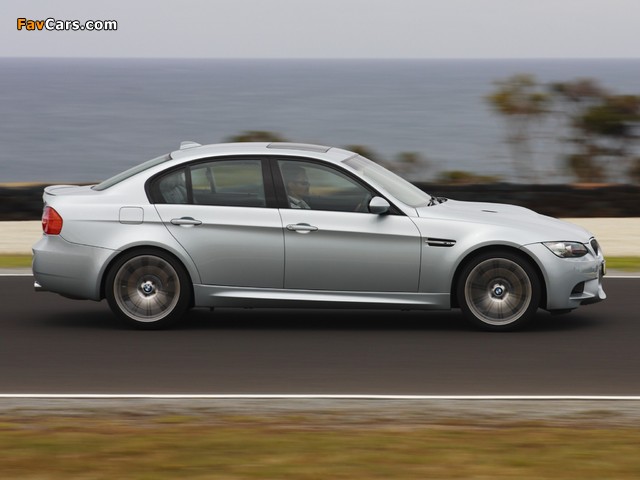 BMW M3 Sedan AU-spec (E90) 2010–11 photos (640 x 480)