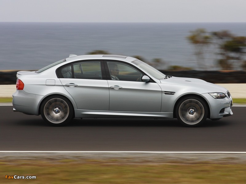 BMW M3 Sedan AU-spec (E90) 2010–11 photos (800 x 600)