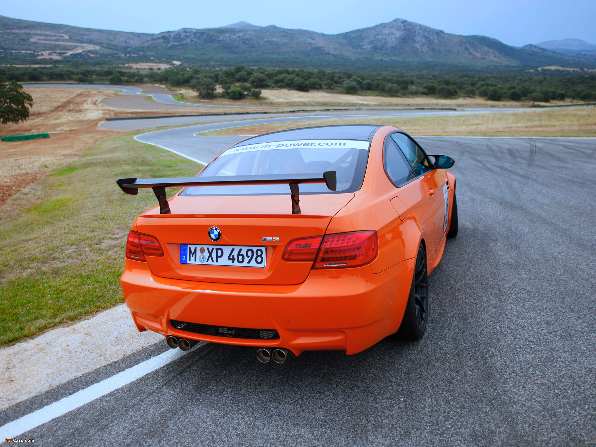 BMW M3 GTS (E92) 2010 pictures (2048 x 1536)