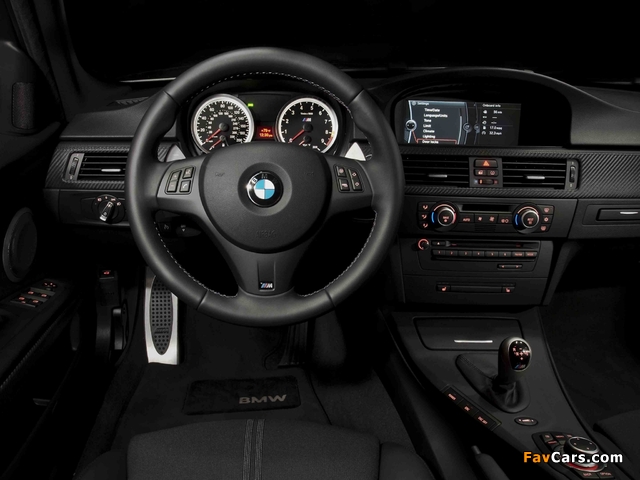 BMW M3 Sedan US-spec (E90) 2010–11 wallpapers (640 x 480)