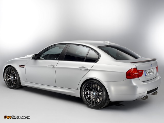 BMW M3 CRT (E90) 2011 photos (640 x 480)