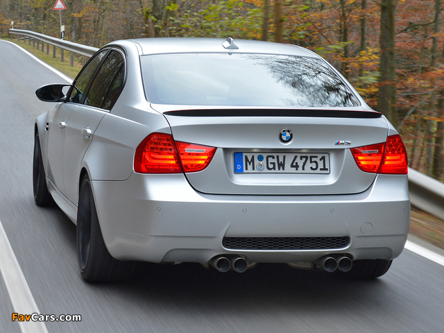 BMW M3 CRT (E90) 2011 wallpapers (640 x 480)