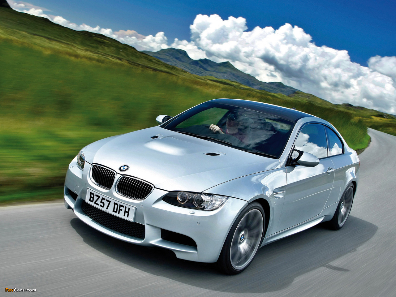 Images of BMW M3 Coupe UK-spec (E92) 2007 (1280 x 960)