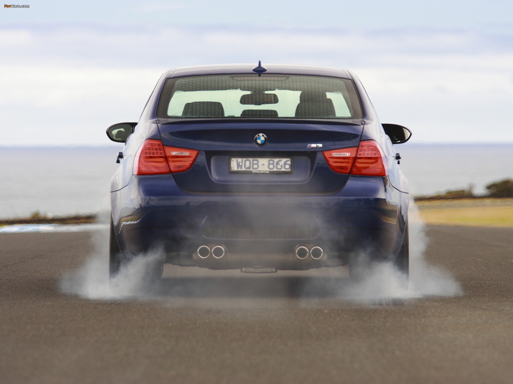 Images of BMW M3 Sedan AU-spec (E90) 2010–11 (2048 x 1536)