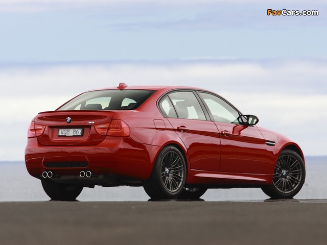 Images of BMW M3 Sedan AU-spec (E90) 2010–11 (640 x 480)