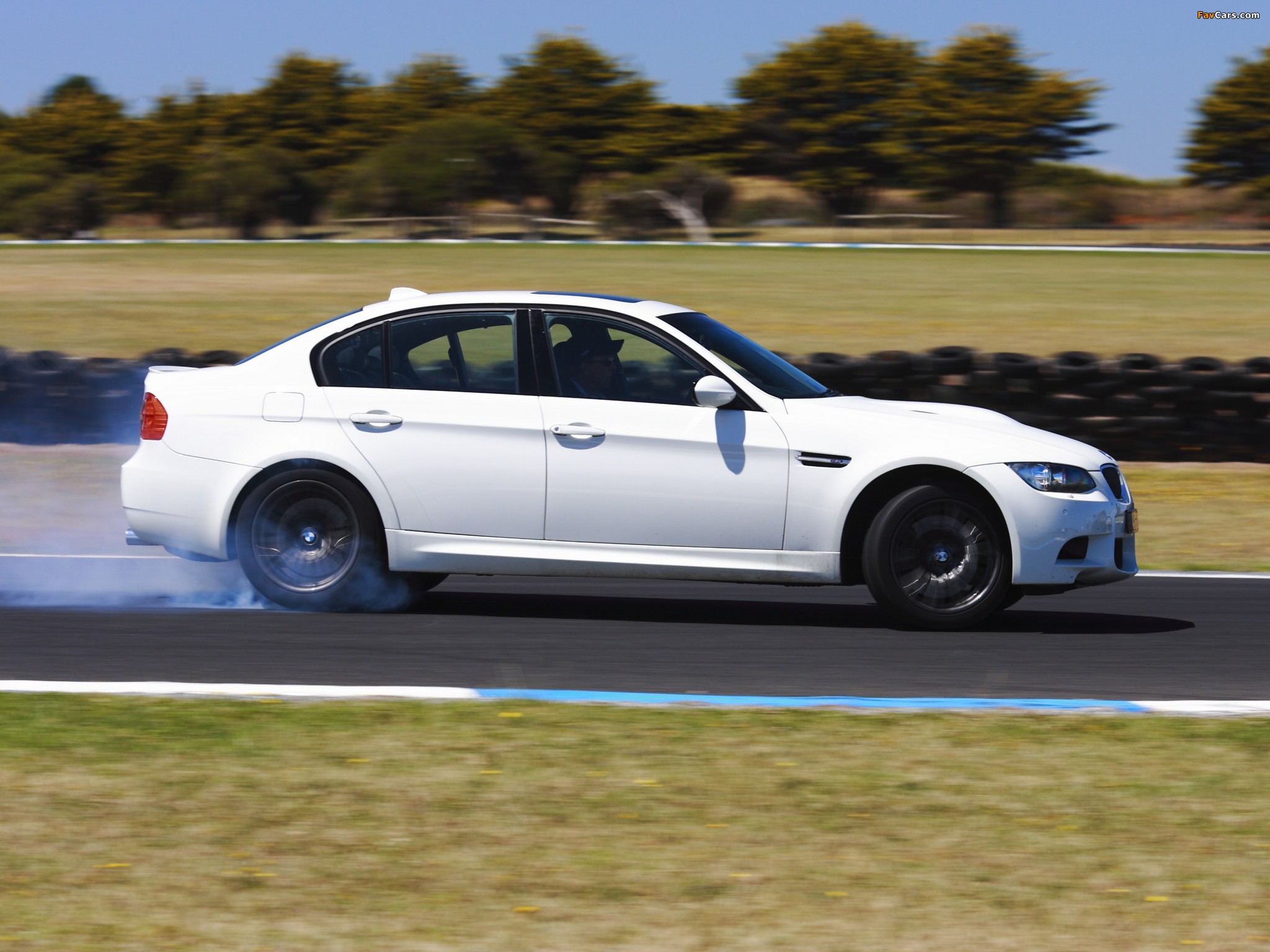 Images of BMW M3 Sedan AU-spec (E90) 2010–11 (2048 x 1536)