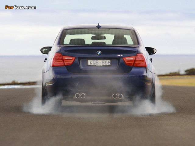 Images of BMW M3 Sedan AU-spec (E90) 2010–11 (640 x 480)