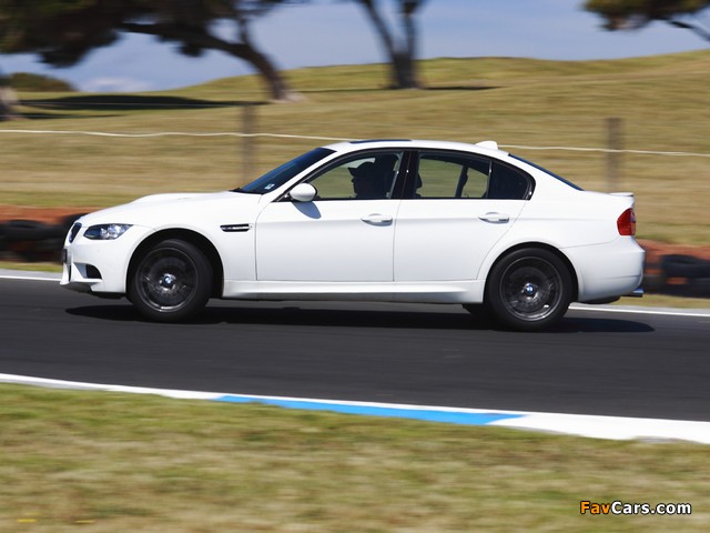 Images of BMW M3 Sedan AU-spec (E90) 2010–11 (640 x 480)