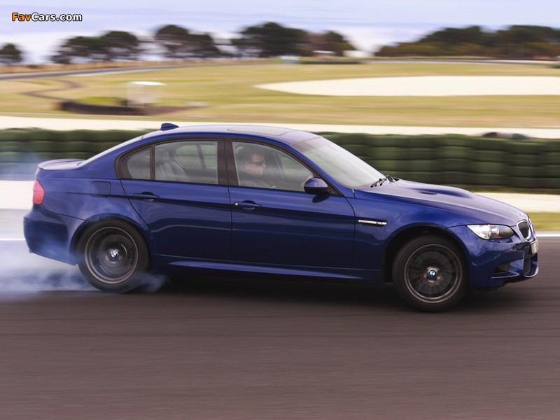 Images of BMW M3 Sedan AU-spec (E90) 2010–11 (800 x 600)