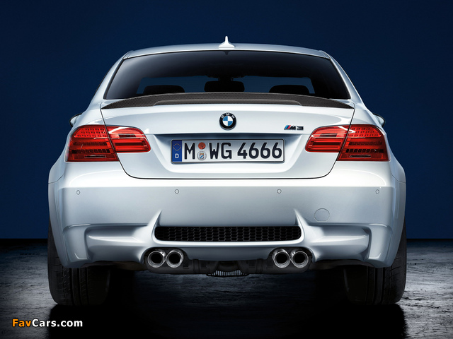 Images of BMW M3 Coupe M-Performance Package (E92) 2011 (640 x 480)