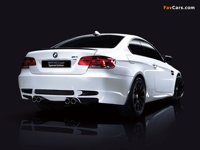 Images of BMW M3 Coupe Matte Edition (E92) 2011 (640 x 480)