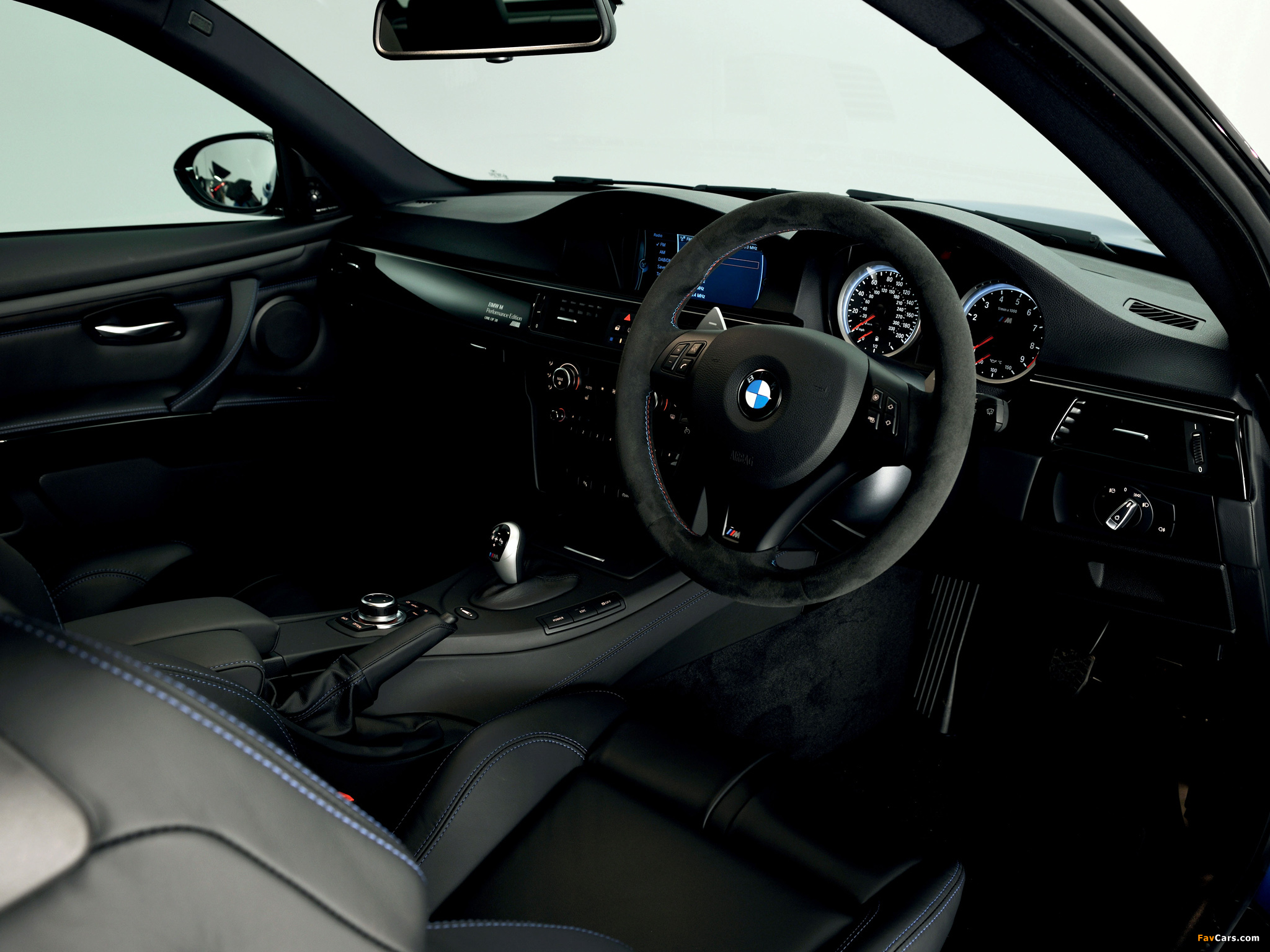 Images of BMW M3 Coupe Performance Edition (E92) 2012 (2048 x 1536)