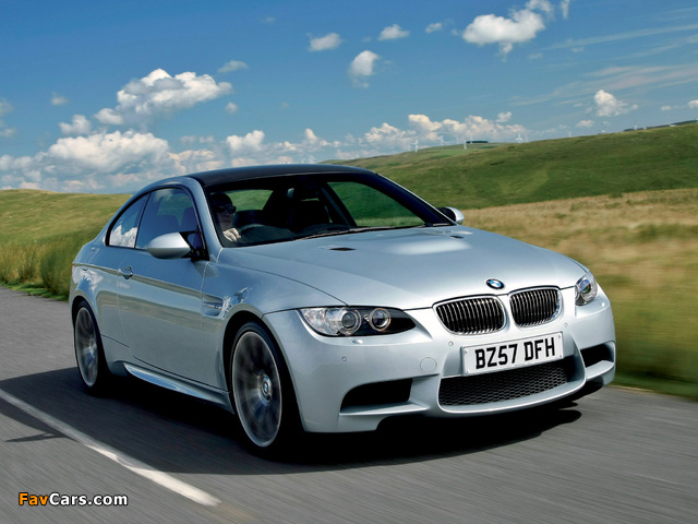 Photos of BMW M3 Coupe UK-spec (E92) 2007 (640 x 480)