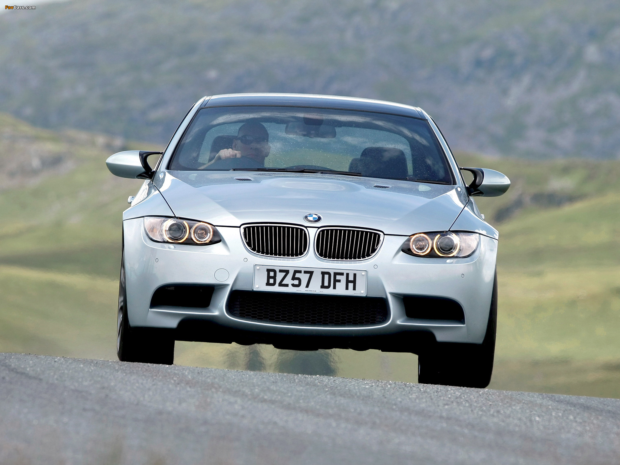 Photos of BMW M3 Coupe UK-spec (E92) 2007 (2048 x 1536)
