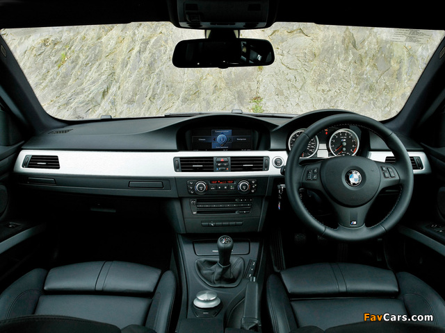 Photos of BMW M3 Coupe UK-spec (E92) 2007 (640 x 480)