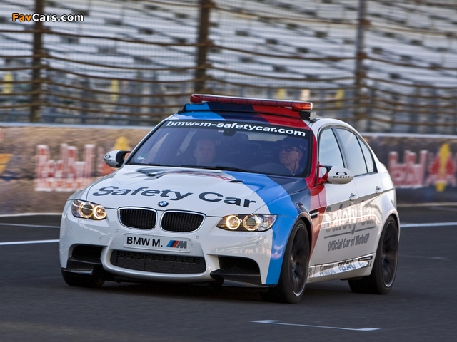 Photos of BMW M3 Sedan MotoGP Safety Car (E90) 2009–10 (640 x 480)