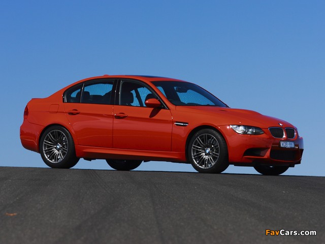 Photos of BMW M3 Sedan AU-spec (E90) 2010–11 (640 x 480)