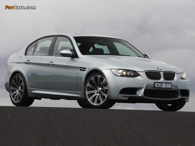 Photos of BMW M3 Sedan AU-spec (E90) 2010–11 (640 x 480)