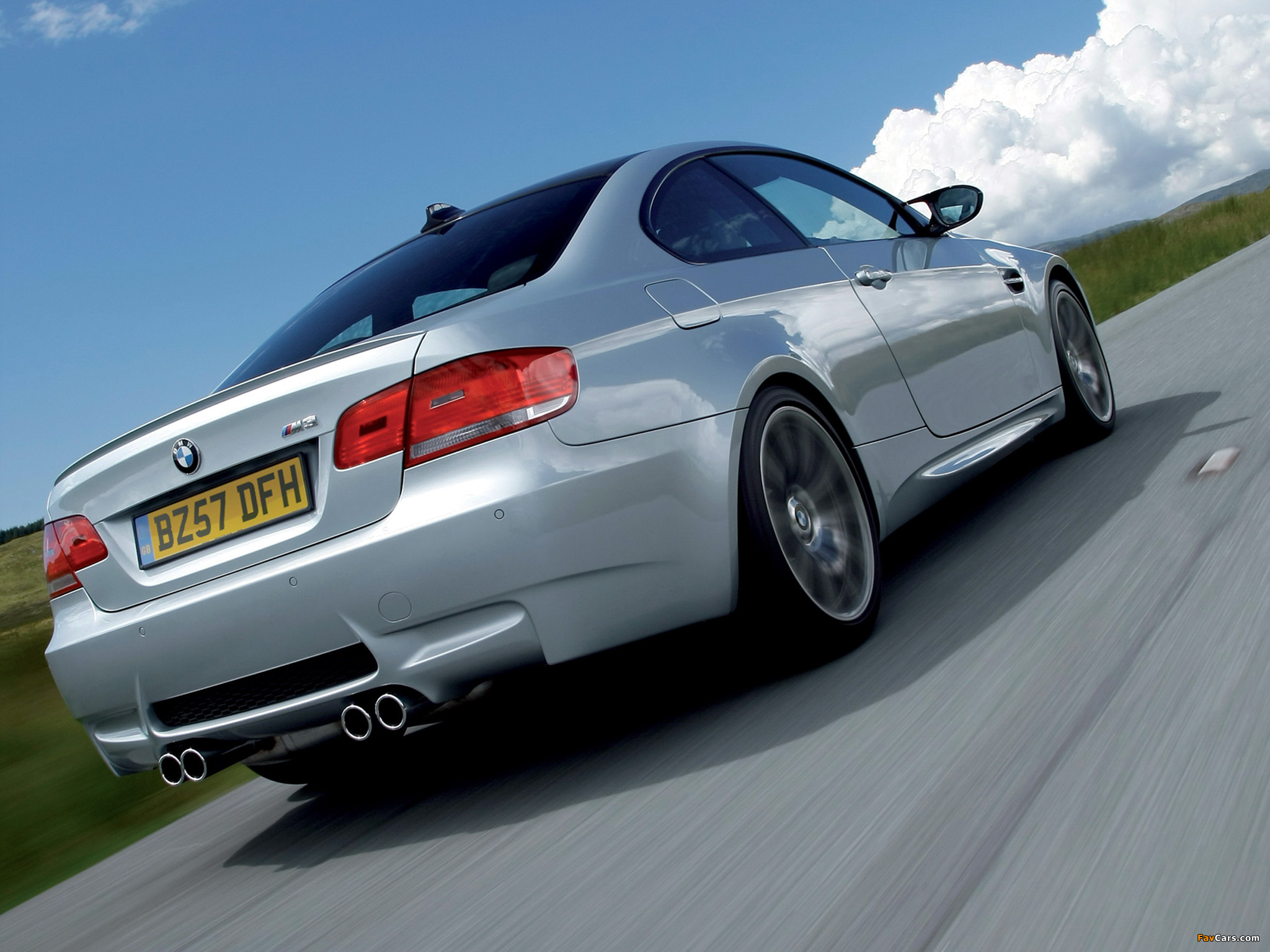 Pictures of BMW M3 Coupe UK-spec (E92) 2007 (2048 x 1536)