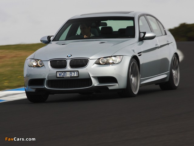 Pictures of BMW M3 Sedan AU-spec (E90) 2010–11 (640 x 480)