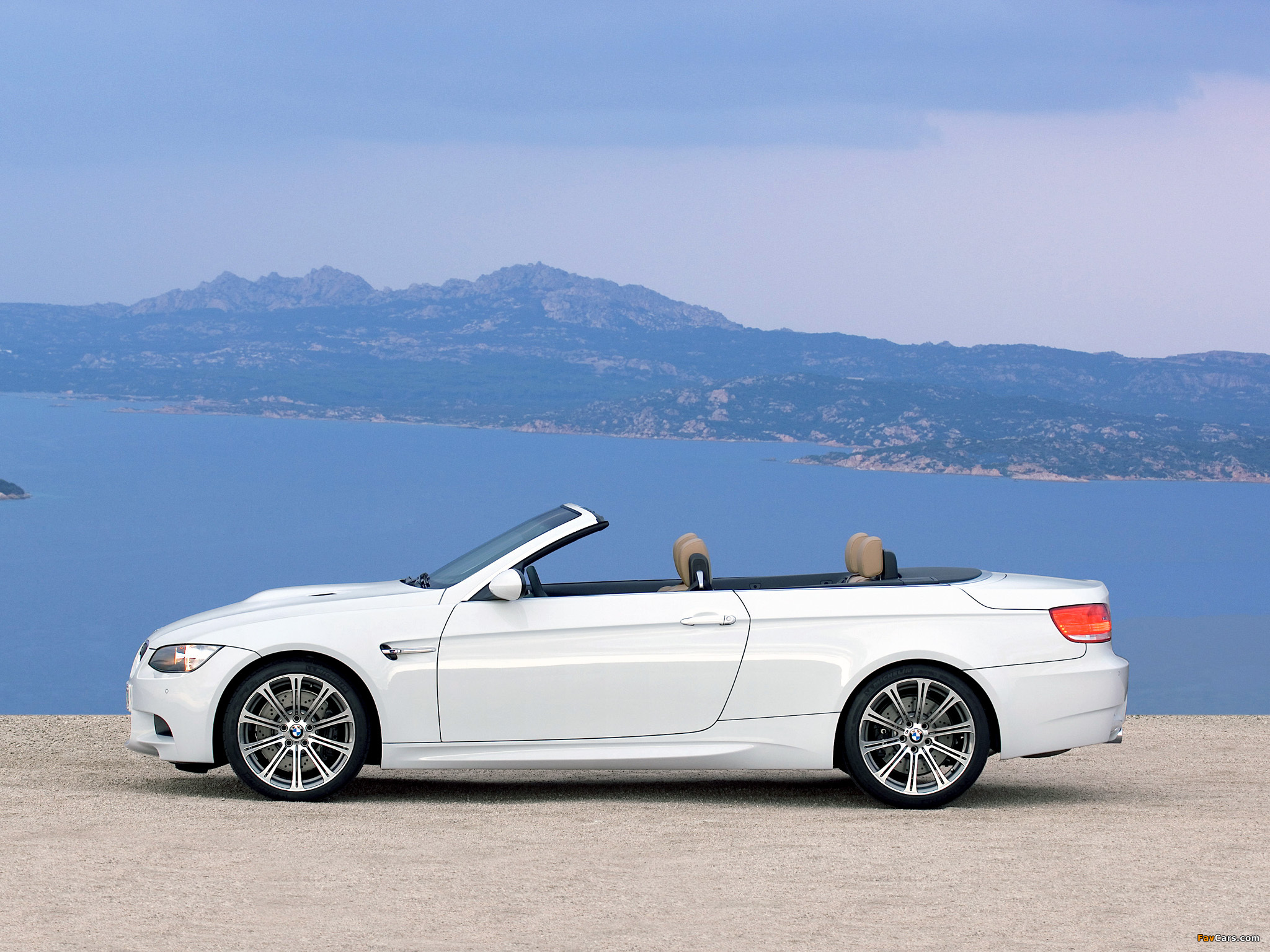 BMW M3 Cabrio (E93) 2008 wallpapers (2048 x 1536)