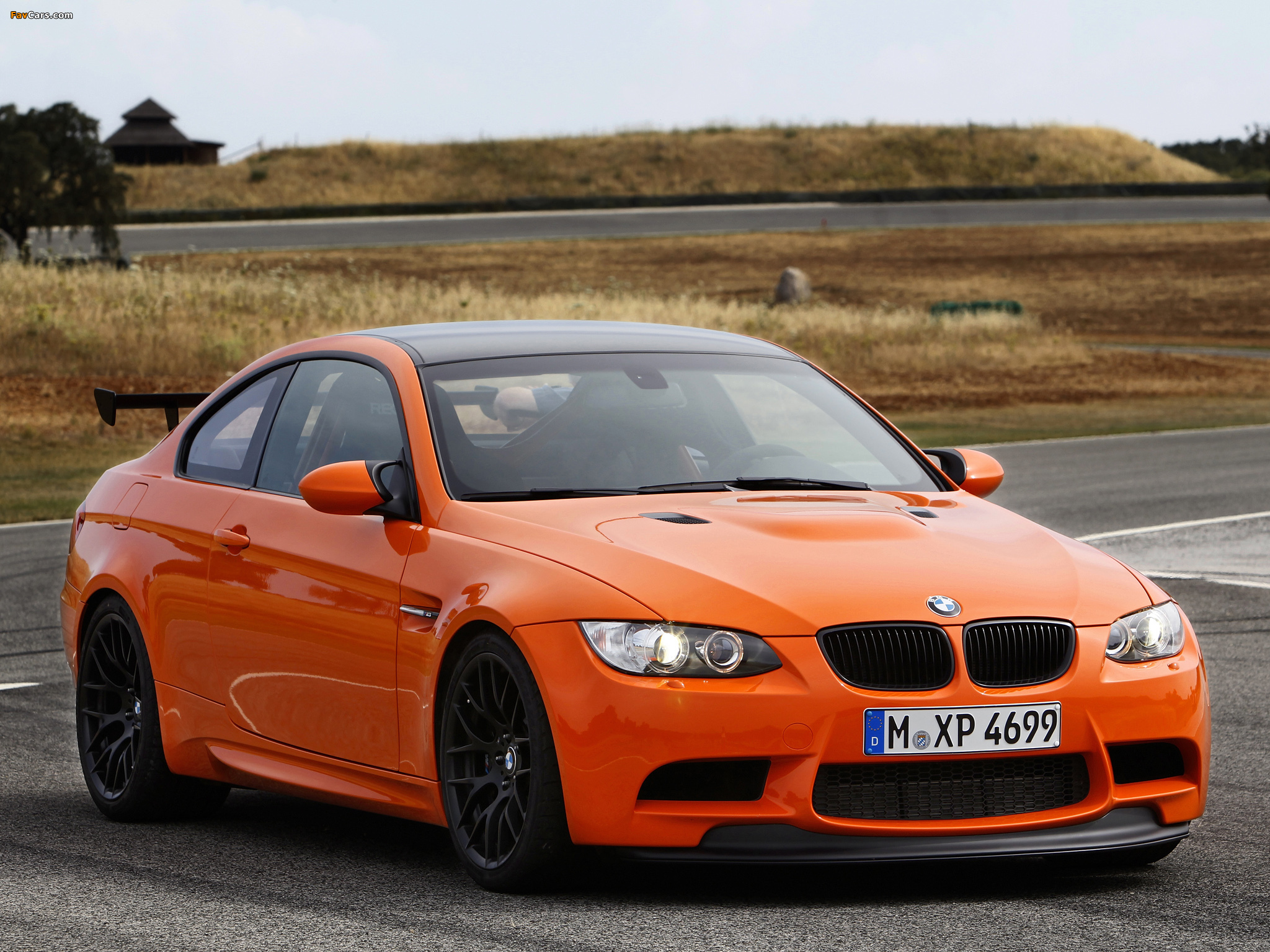 BMW M3 GTS (E92) 2010 wallpapers (2048 x 1536)